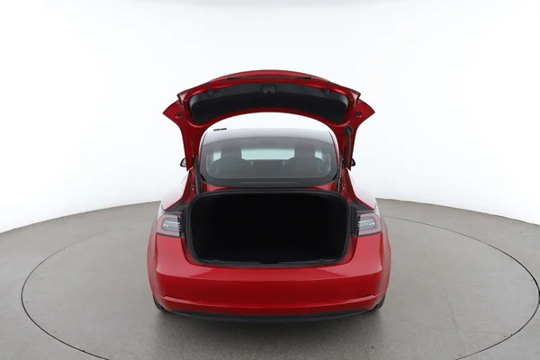 Tesla Model (2021) — foto 7 van 16