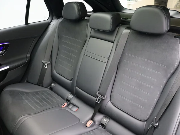 Mercedes-Benz C-Klasse (2023) — foto 16 van 33
