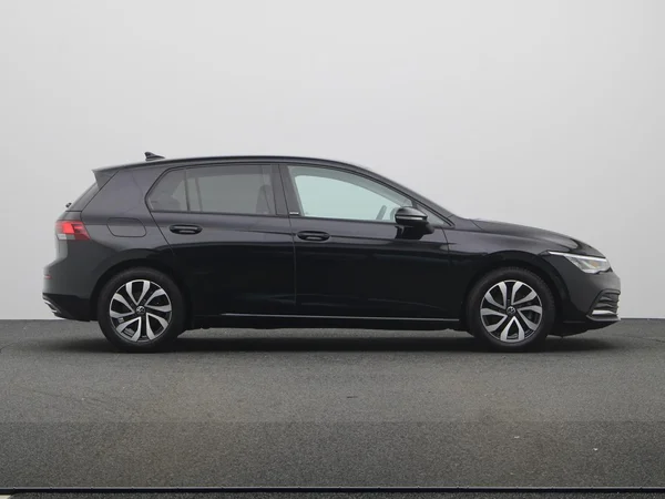 VOLKSWAGEN Golf VIII (2023) — foto 17 van 19