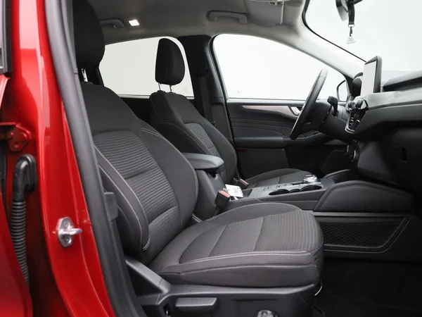Ford Kuga (2022) — foto 26 van 38