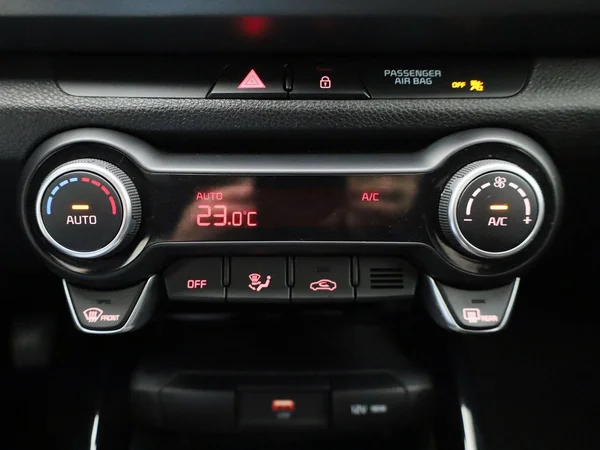Kia Rio (2023) — foto 10 van 38