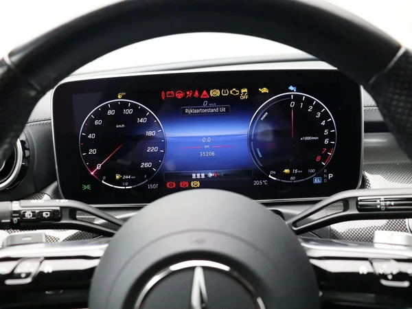 Mercedes-Benz C-Klasse (2023) — foto 10 van 33