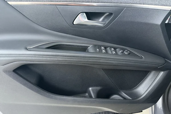 Peugeot 3008 (2023) — foto 8 van 24