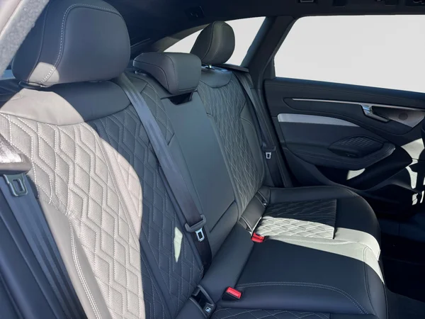 AUDI A6 Avant e-hybrid (PHEV) (2025) — foto 9 van 24