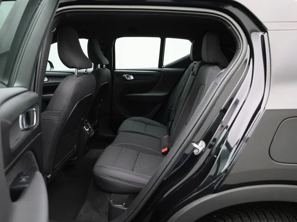 Volvo XC40 (2023) — foto 2 van 41