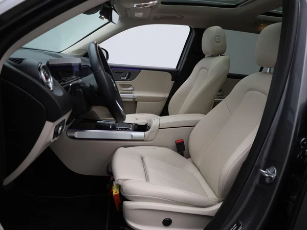 Mercedes-Benz GLB (2021) — foto 2 van 45