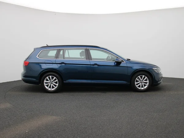 Volkswagen Passat (2022) — foto 41 van 44