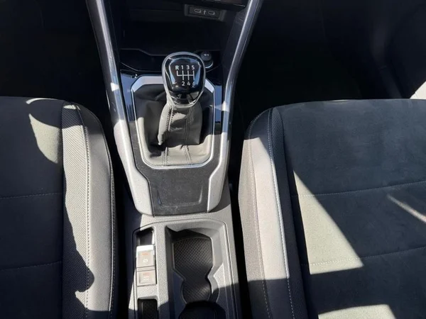 VOLKSWAGEN T-Roc (2023) — foto 15 van 31