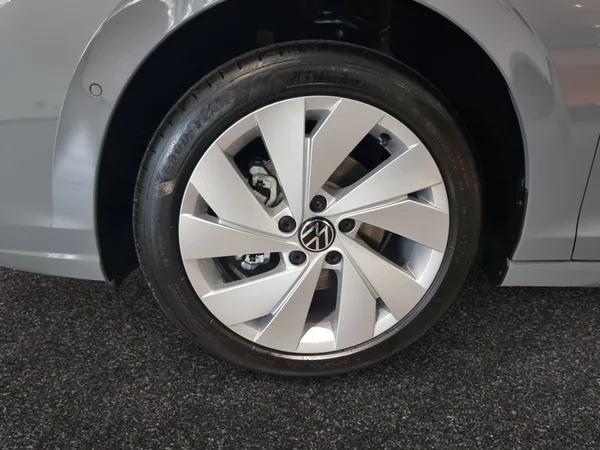 VOLKSWAGEN Golf VIII (2025) — foto 11 van 16