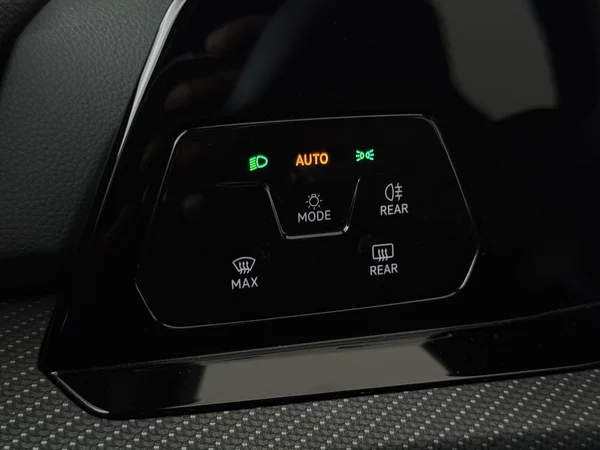 VOLKSWAGEN Golf (2022) — foto 19 van 28