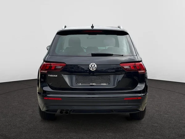 VOLKSWAGEN Tiguan (2019) — foto 15 van 22