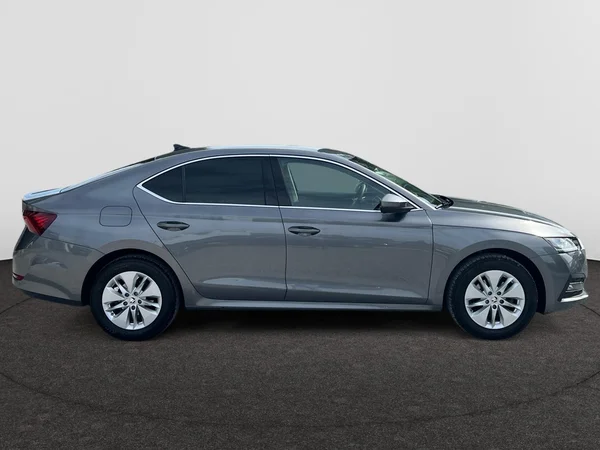 SKODA Octavia (2023) — foto 9 van 18