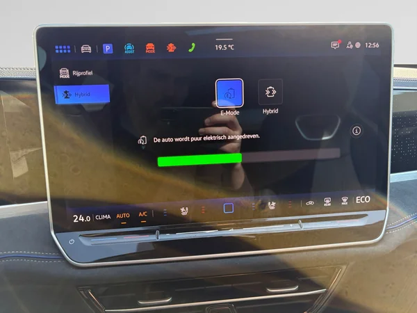 VOLKSWAGEN Passat Variant eHybrid (PHEV) (2025) — foto 3 van 16