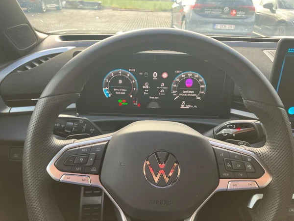 VOLKSWAGEN T-Roc (2026) — foto 10 van 25