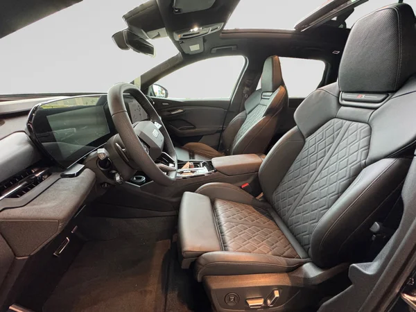 AUDI SQ6 e-tron (2026) — foto 10 van 23
