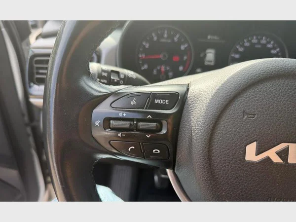 Kia RIO (2022) — foto 8 van 24