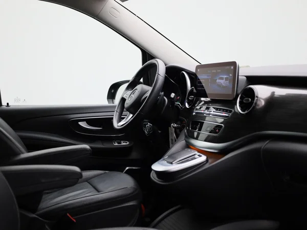 Mercedes-Benz EQV (2023) — foto 33 van 48