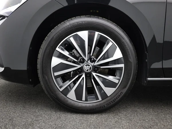 SKODA Superb Combi (2024) — foto 5 van 24