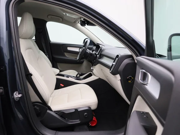 Volvo XC40 (2022) — foto 29 van 44
