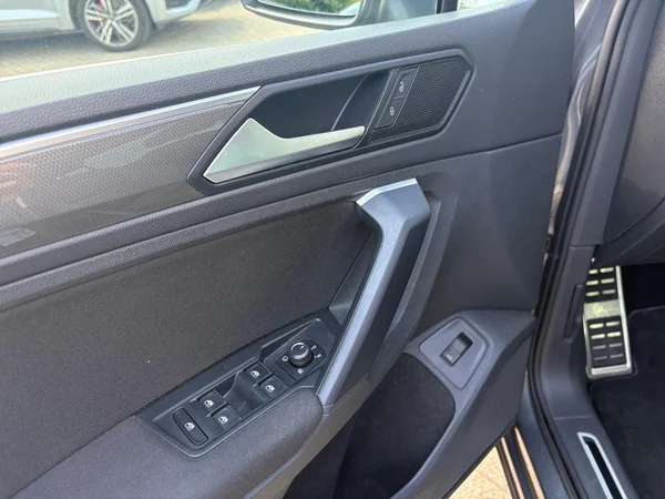 VOLKSWAGEN Tiguan (2019) — foto 6 van 24