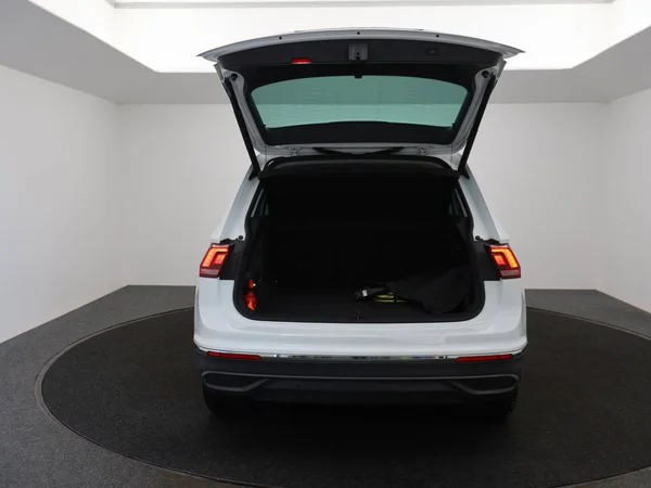VOLKSWAGEN Tiguan eHybrid (PHEV) (2023) — foto 10 van 26