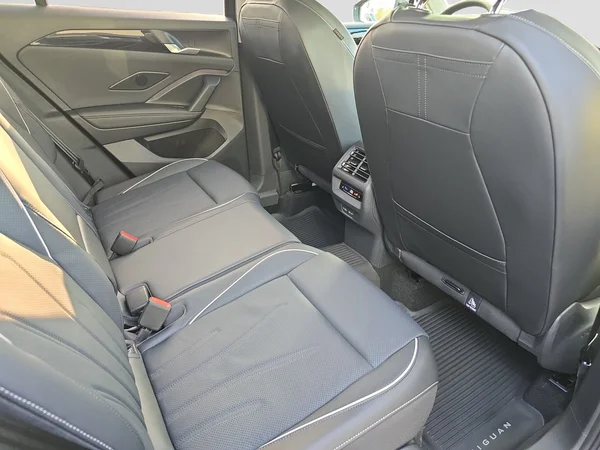 VOLKSWAGEN Tiguan (2025) — foto 8 van 19