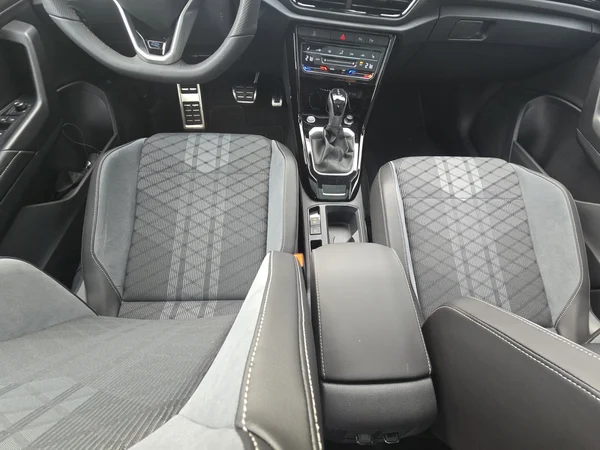 VOLKSWAGEN T-Roc (2025) — foto 13 van 24