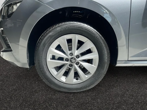 SKODA Kamiq (2026) — foto 3 van 11