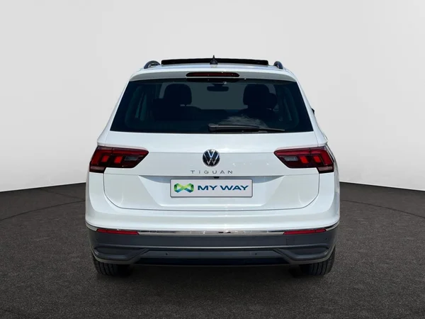 VOLKSWAGEN Tiguan (2022) — foto 13 van 22