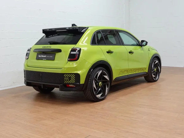 Abarth 600e (2025) — foto 29 van 32