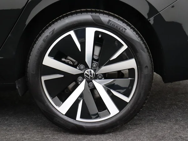VOLKSWAGEN Passat SW (2025) — foto 15 van 19