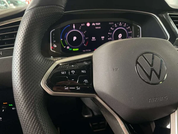 Volkswagen Tiguan (2021) — foto 13 van 21