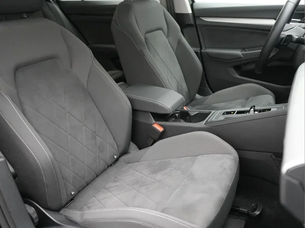 VOLKSWAGEN Golf VIII SW (2024) — foto 9 van 10