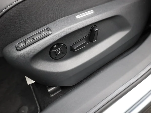 VOLKSWAGEN Tiguan (2025) — foto 7 van 24