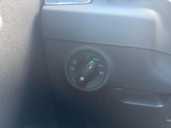 SKODA Karoq (2023) — foto 18 van 27