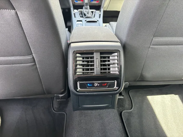 VOLKSWAGEN Passat Variant (2022) — foto 2 van 22