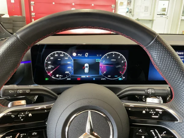 MERCEDES-BENZ A 200 (2024) — foto 7 van 22