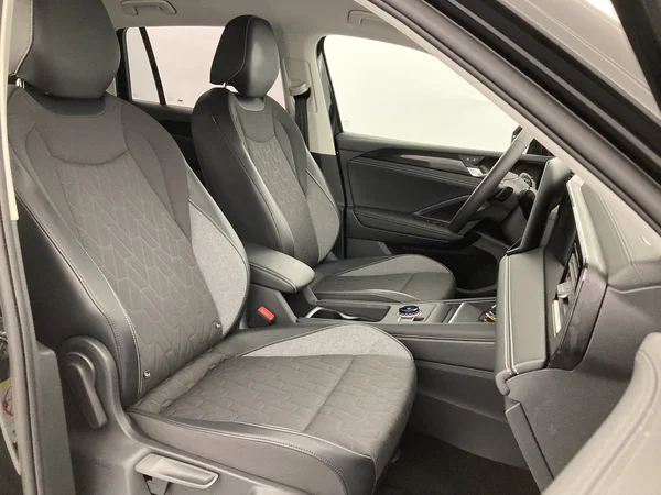 VOLKSWAGEN Tiguan (2025) — foto 5 van 36