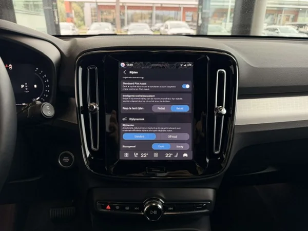 Volvo XC40 (2025) — foto 7 van 22