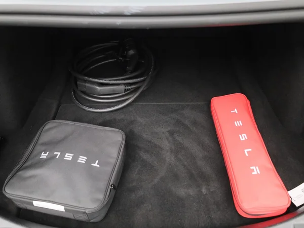 Tesla Model 3 (2023) — foto 6 van 42
