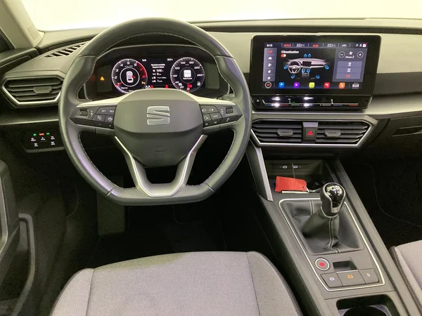 SEAT Leon ST (2024) — foto 6 van 36