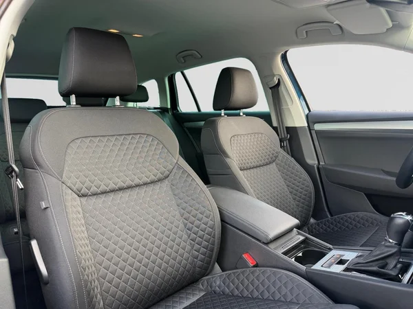 SKODA Superb Combi (2022) — foto 9 van 23