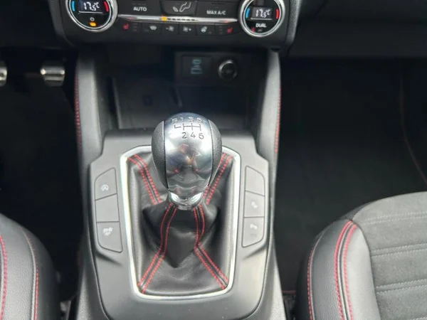 FORD Kuga (2021) — foto 14 van 31