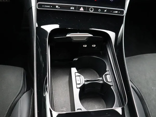 Mercedes-Benz C-Klasse (2024) — foto 15 van 31