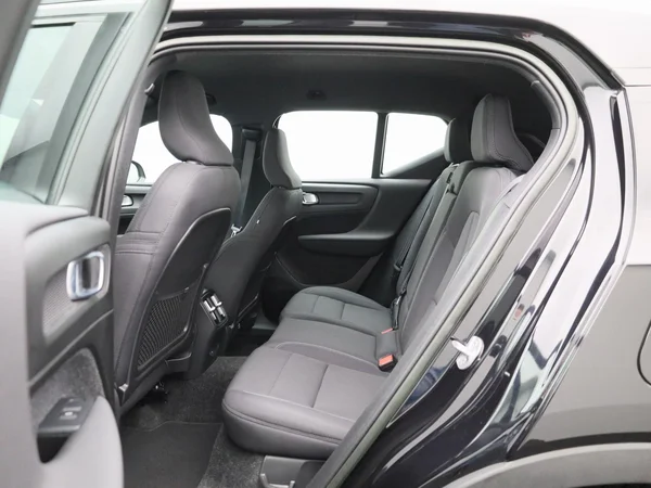 Volvo XC40 (2023) — foto 2 van 40