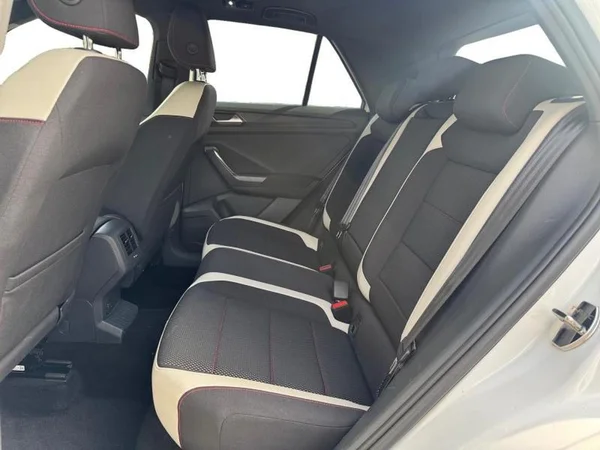 VOLKSWAGEN T-Roc (2018) — foto 4 van 31