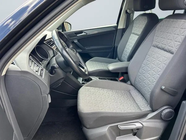 VOLKSWAGEN Tiguan (2021) — foto 2 van 32