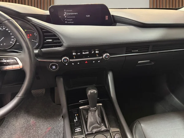 Mazda 3 (2022) — foto 13 van 29