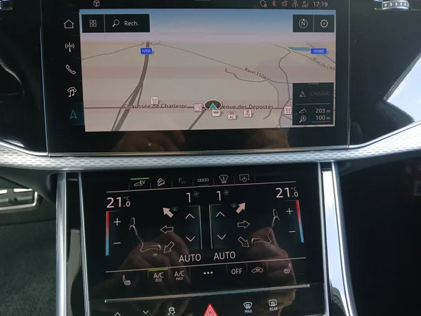 AUDI Q8 SUV e-hybrid (PHEV) (2024) — foto 2 van 19
