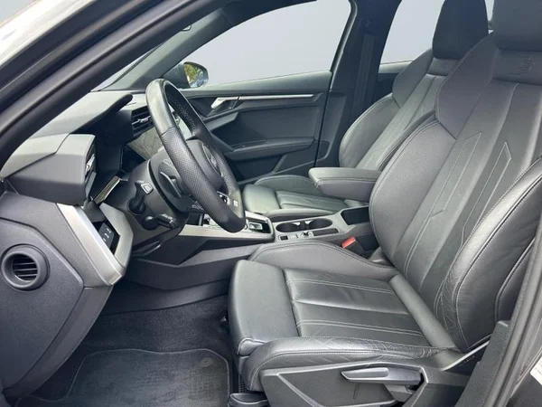 AUDI A3 Sportback (2023) — foto 2 van 34